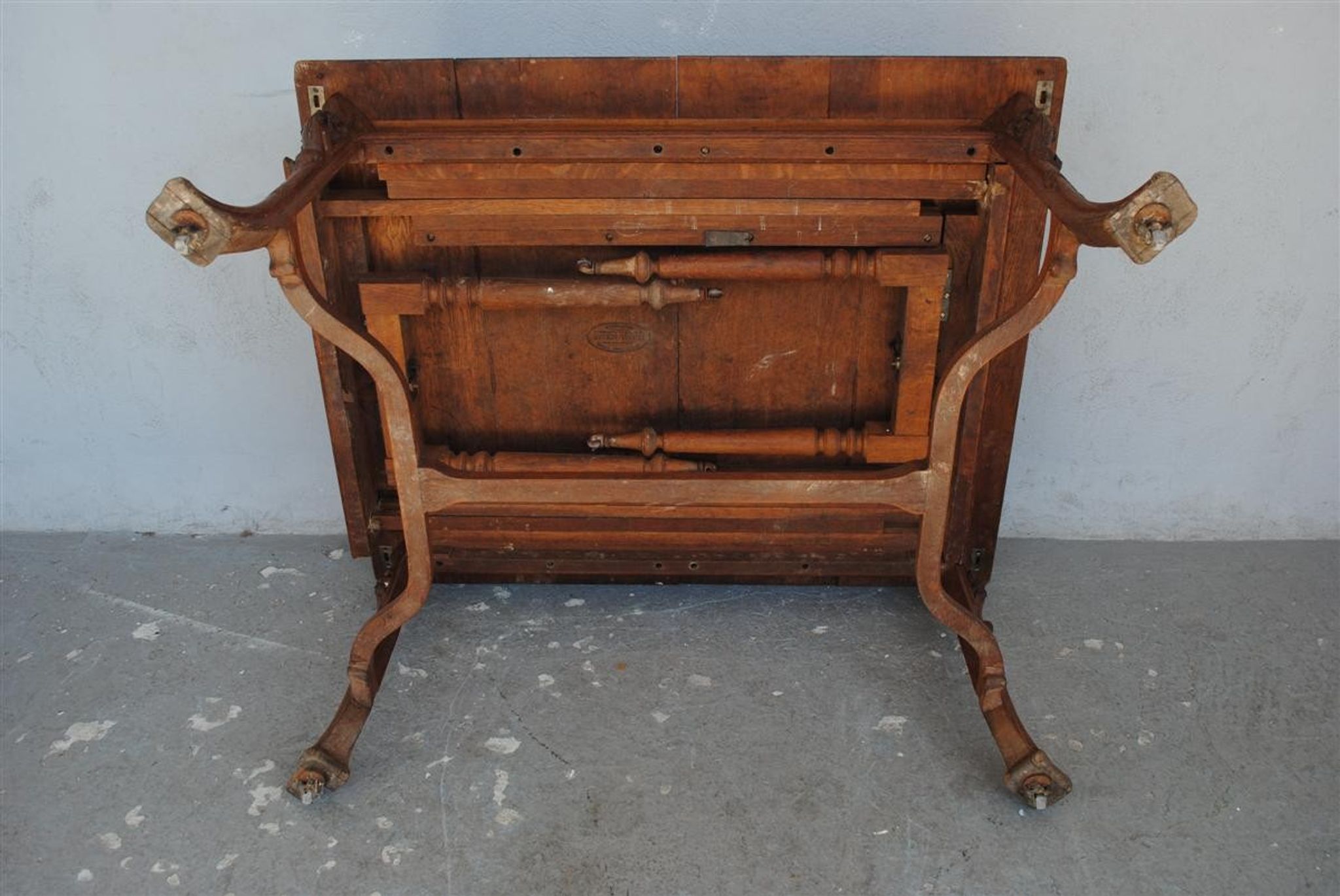 Art nouveau 1900 oak coffee table