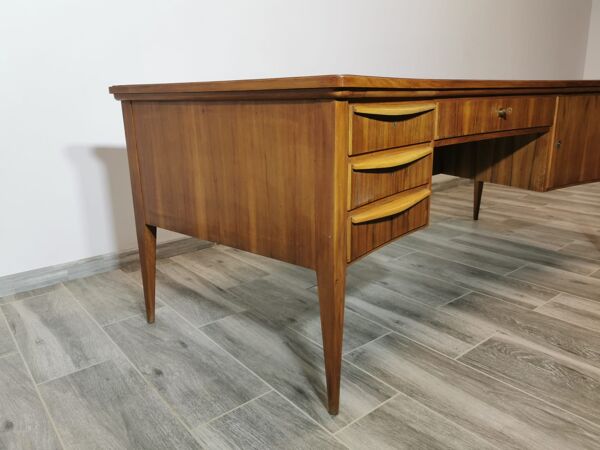 Bureau du milieu du siècle