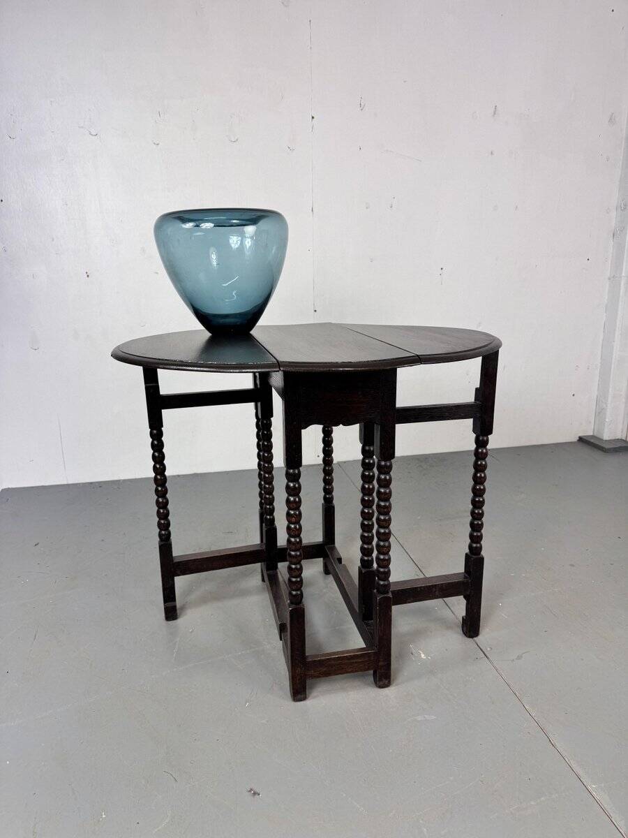 Small antique oak gateleg drop-leaf side table, 1900s