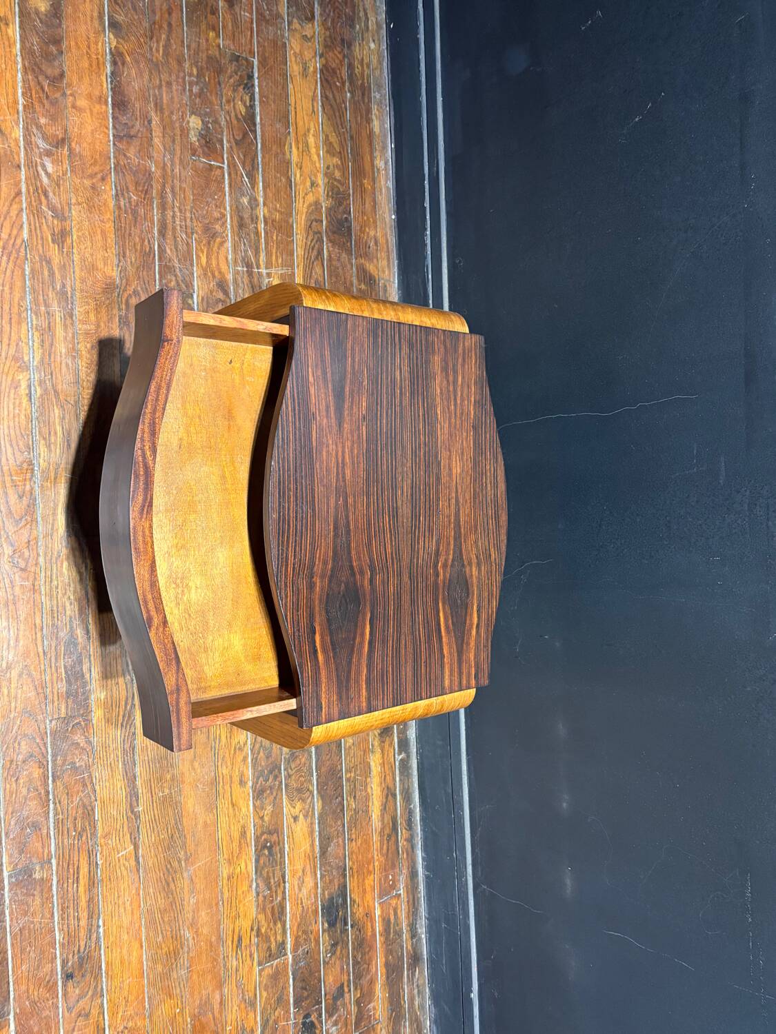 Solid wood side table – Vintage charm and timeless elegance