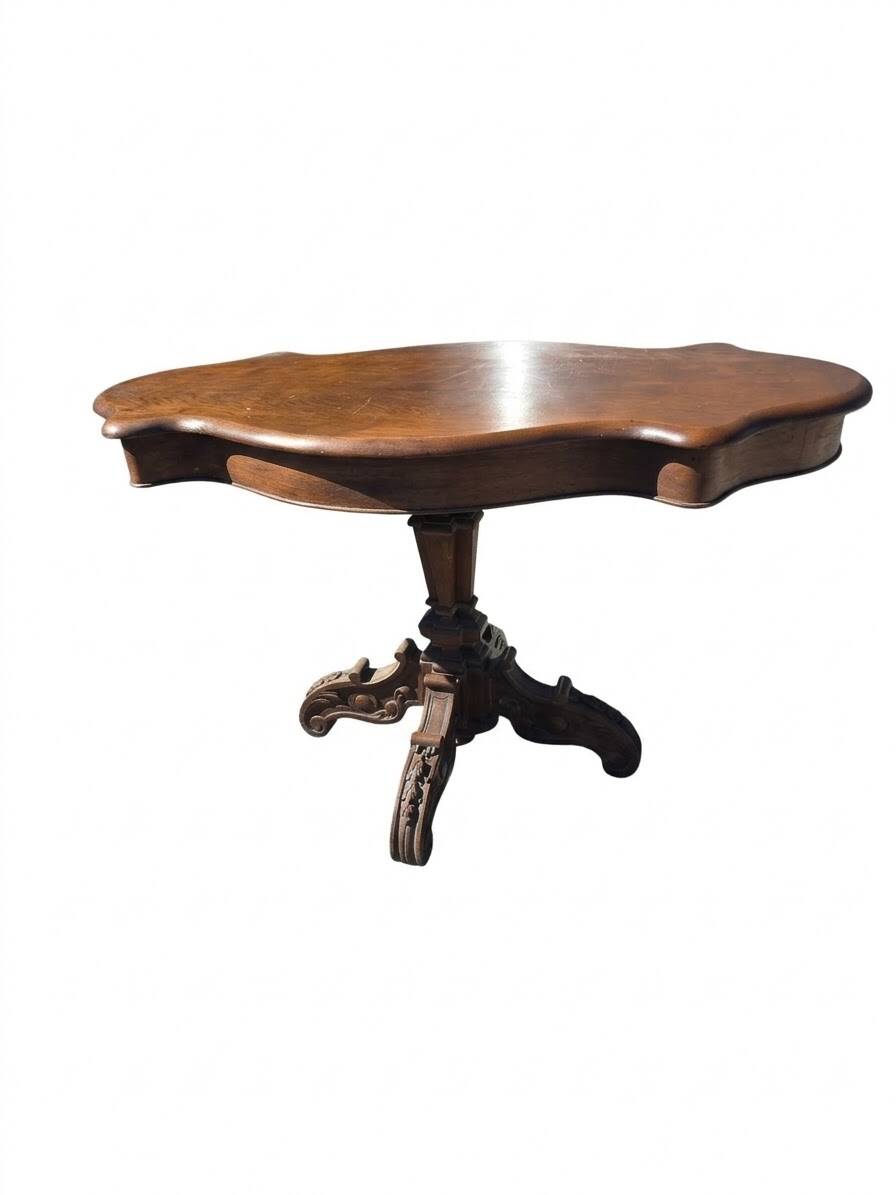 Antique round table in solid oak