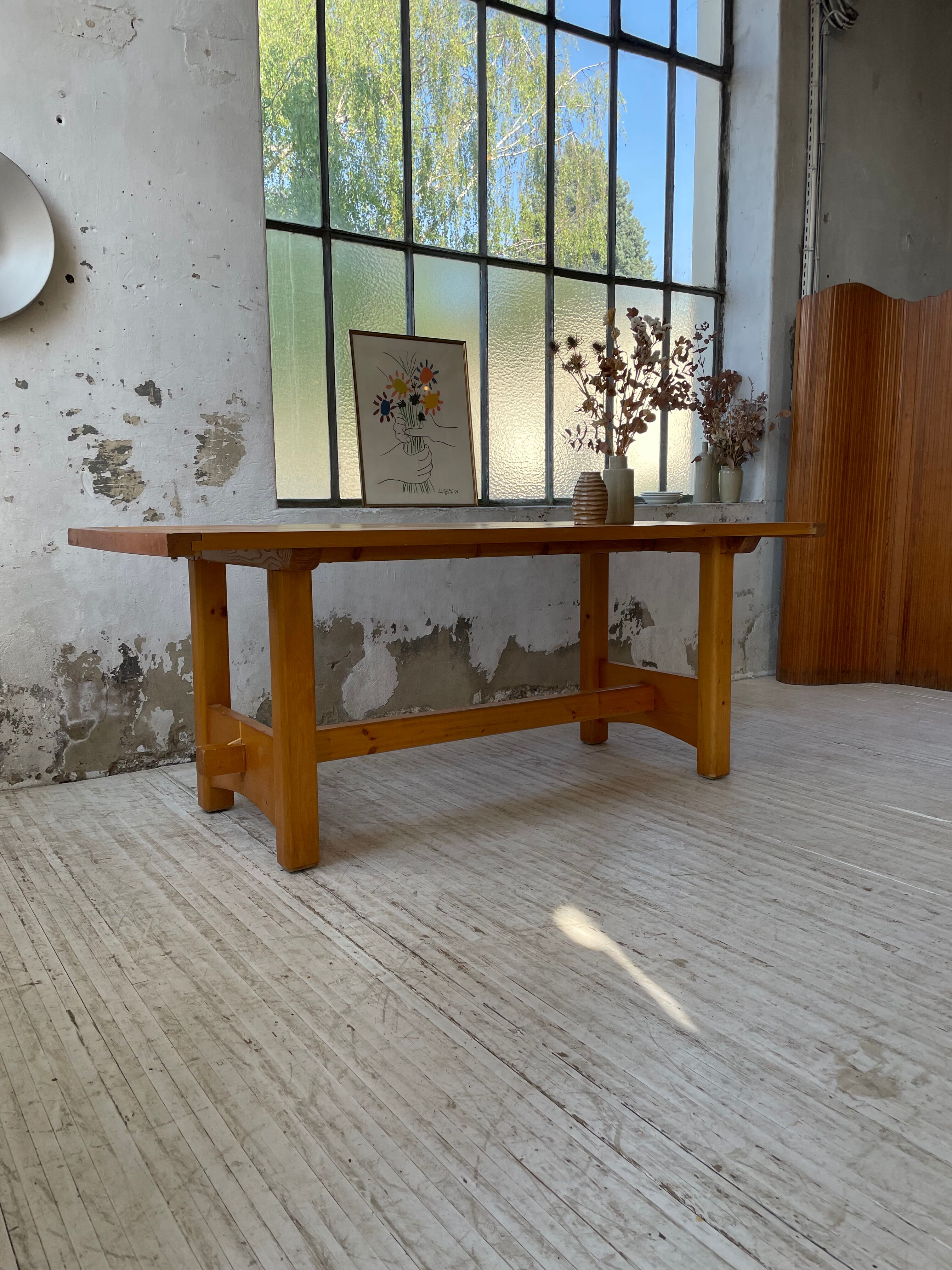 Mountain furniture table in pine 2m