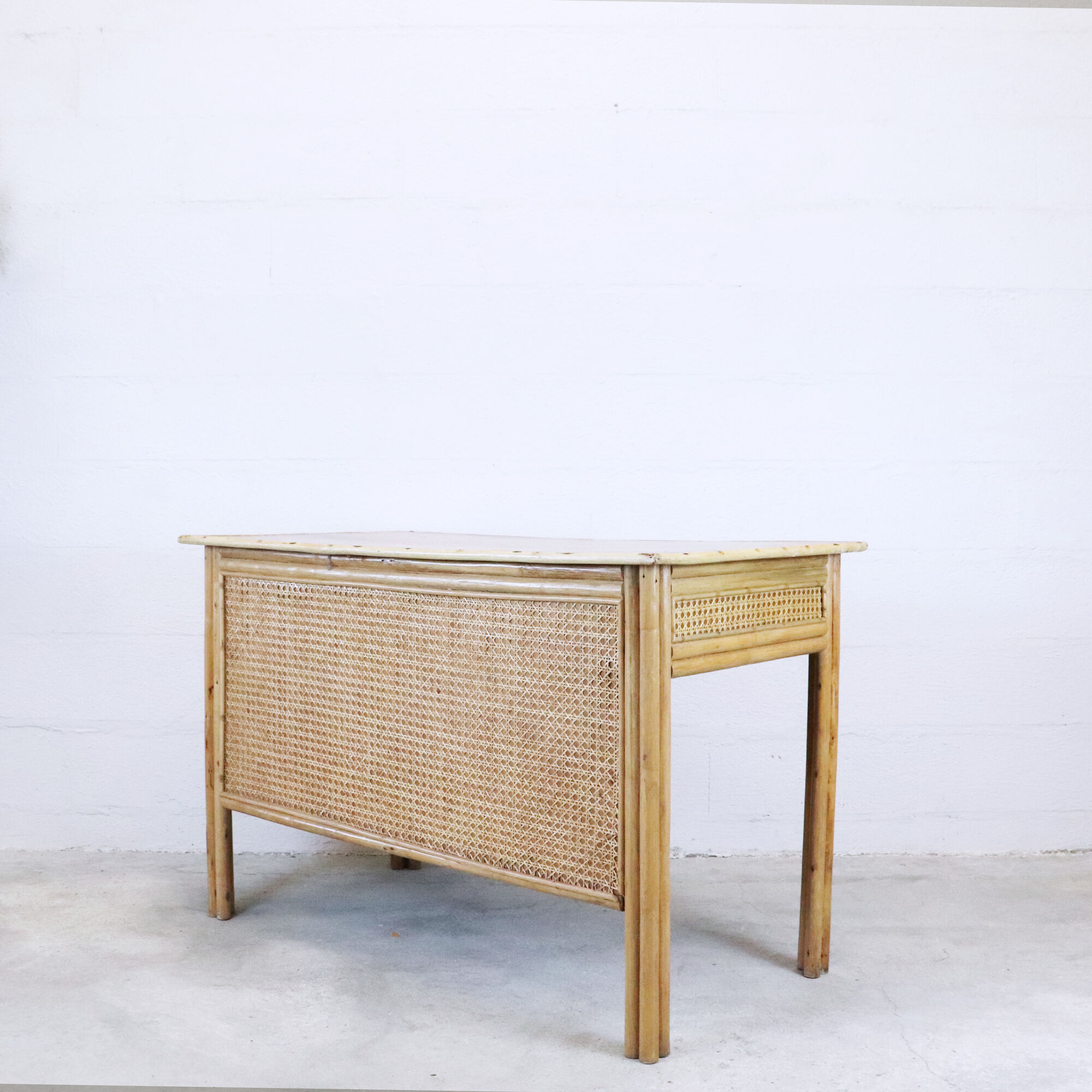 Desk in rattan and caning