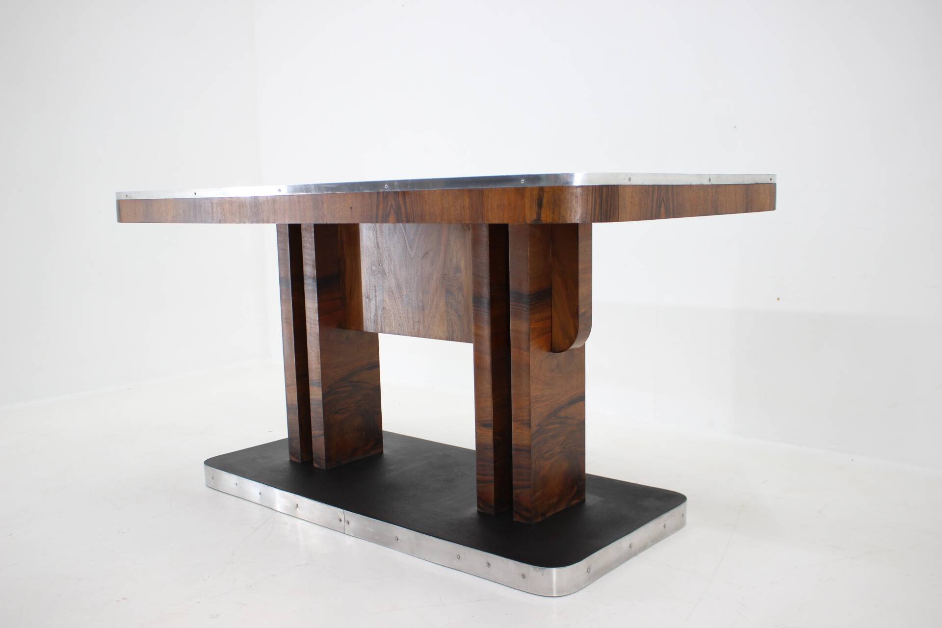 1930s Art Deco Dining Table in Walnut, Czechoslovakia