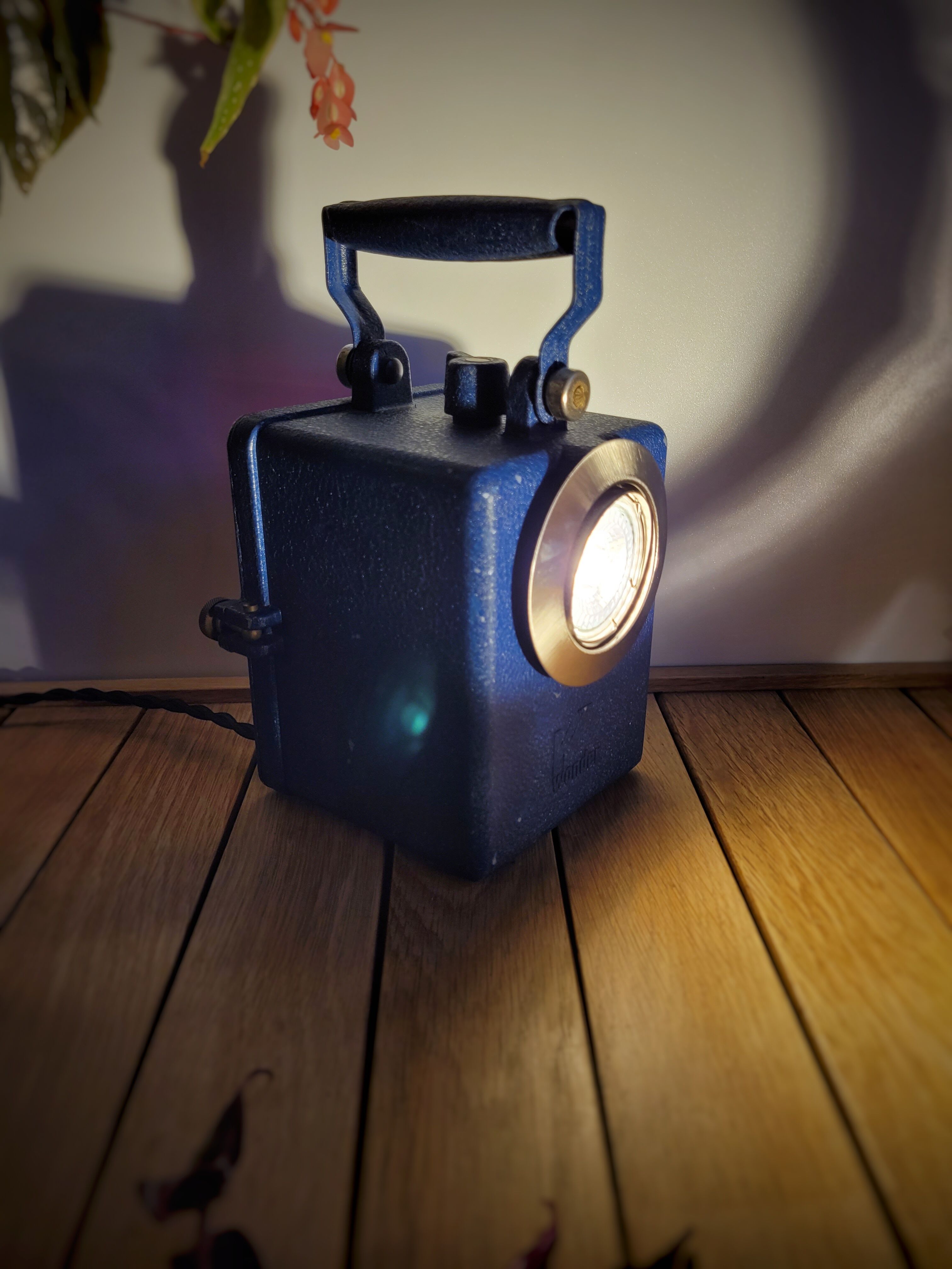 Wonder Agral lantern lamp