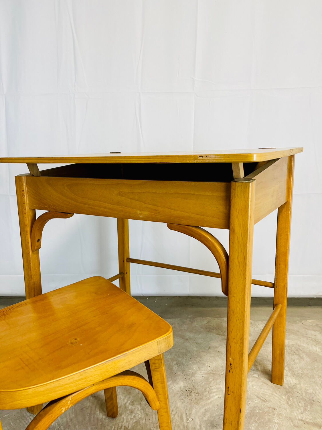BAUMANN children's desk and chair