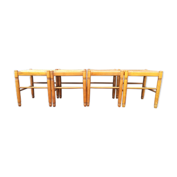 Suite de 4 tabourets en hêtre paillés