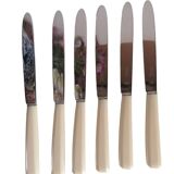 Set of 12 Bakelite table and dessert knives