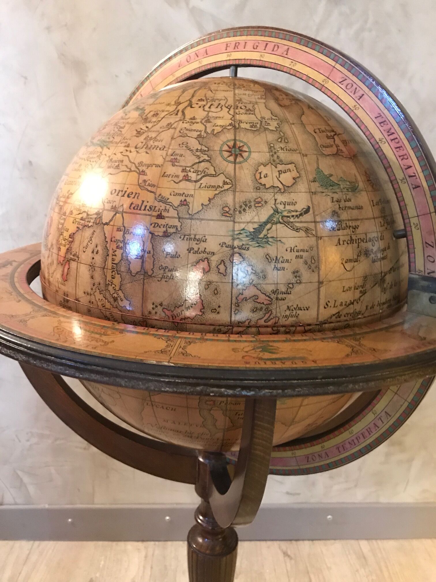 Globe bar on foot astrological signs 1950