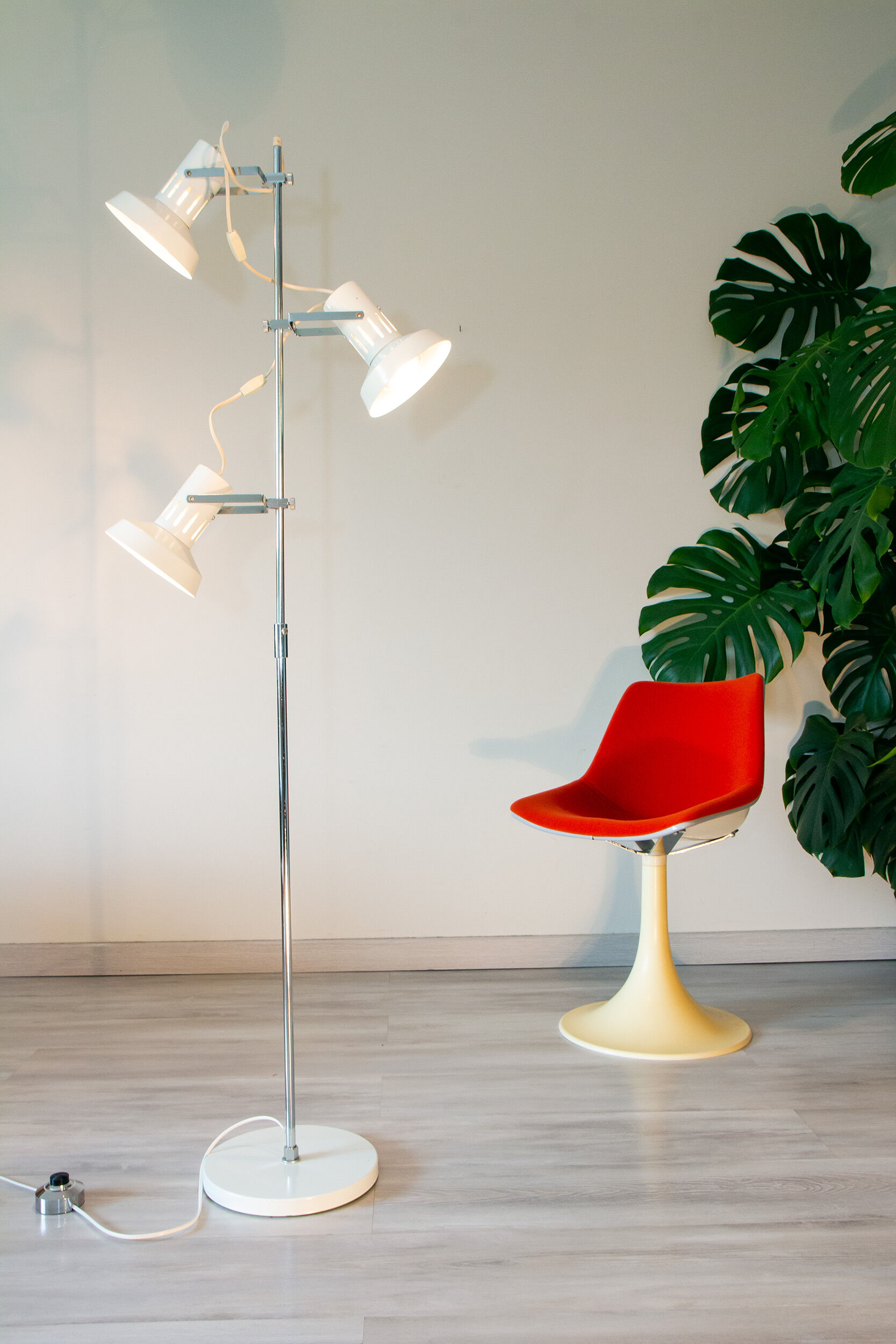 Floor lamp with 3 white adjustable spots, 1970-80