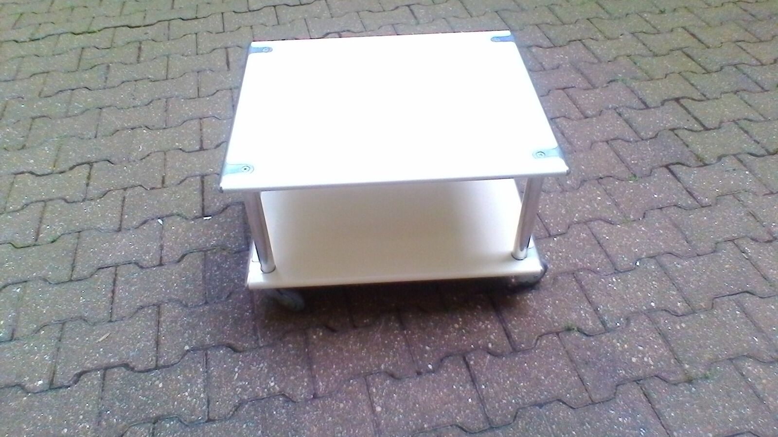 Design coffee table on wheels