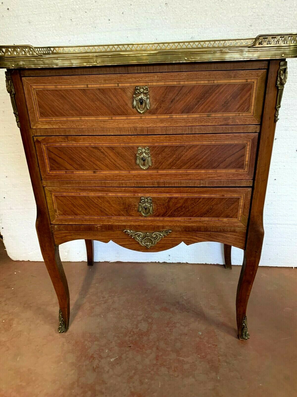 Commode d'entre deux style Louis XV / XX century