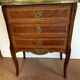 Commode d'entre deux de style Louis XV / XX siècle