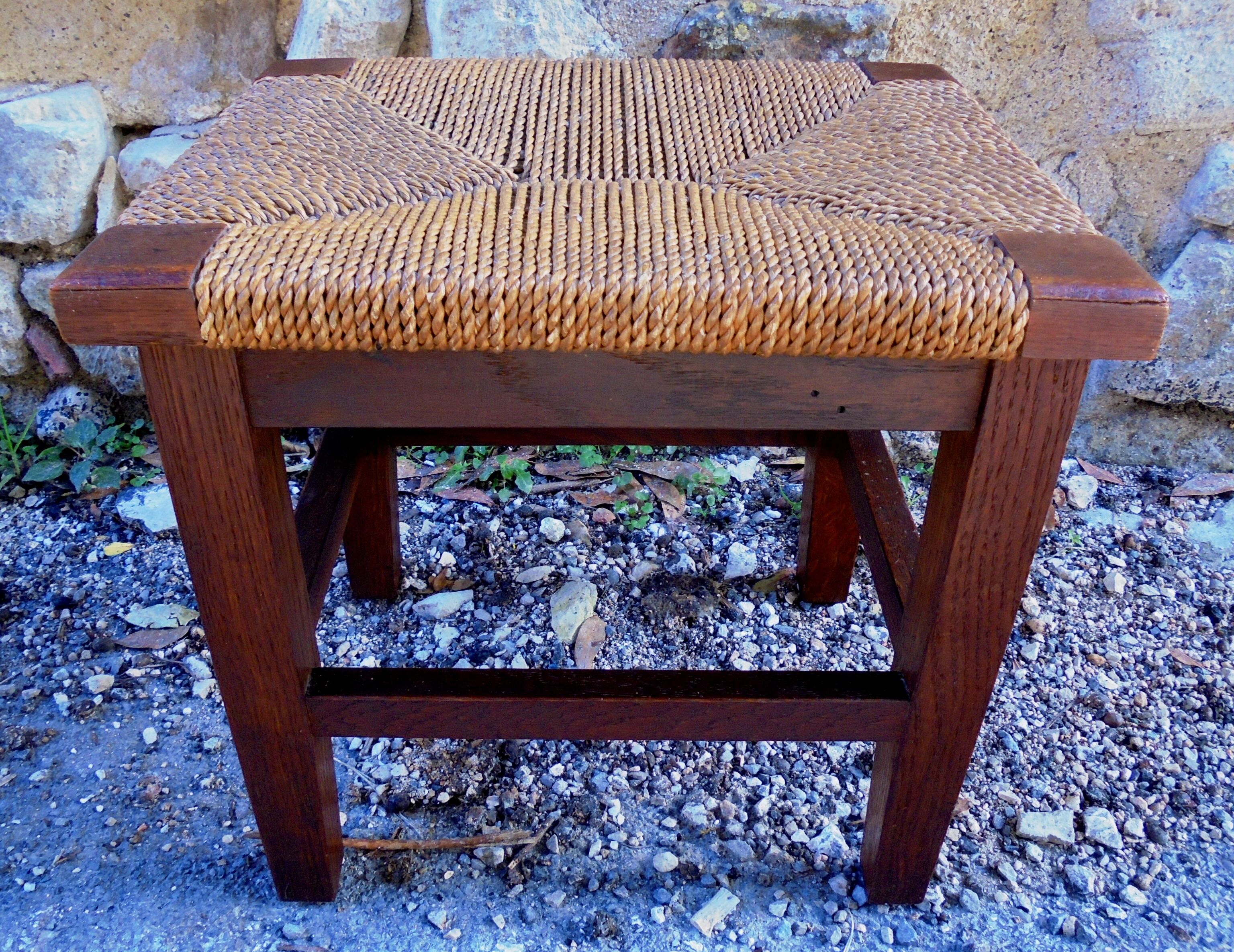 Natural roped wood tabouret
