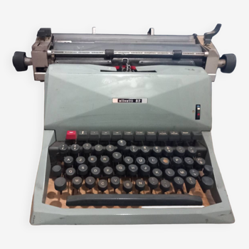 Machine à écrire Olivetti 82 pour déco