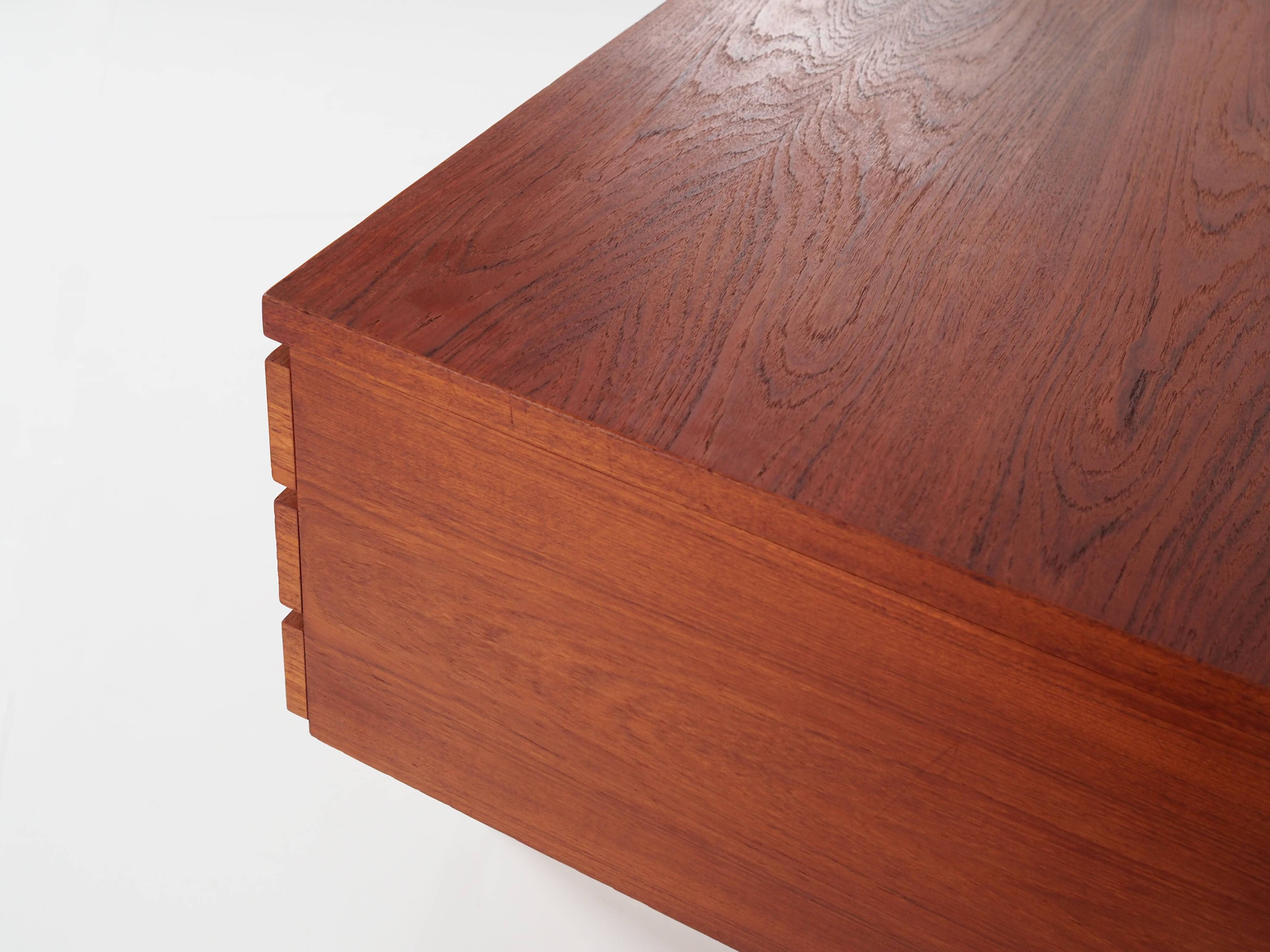 Teak desk, Danish design, 1970s, manufacturer: Eigil Petersens Møbelfabrik