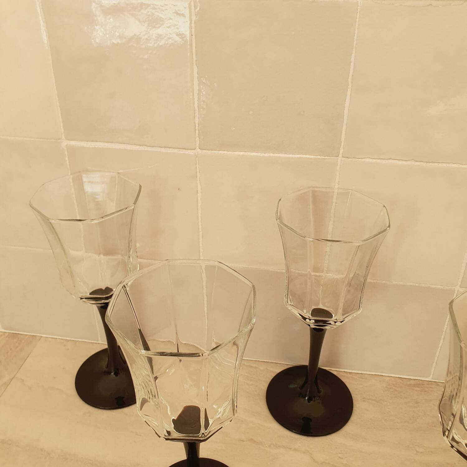 6 Octime octagonal black-footed wine glasses