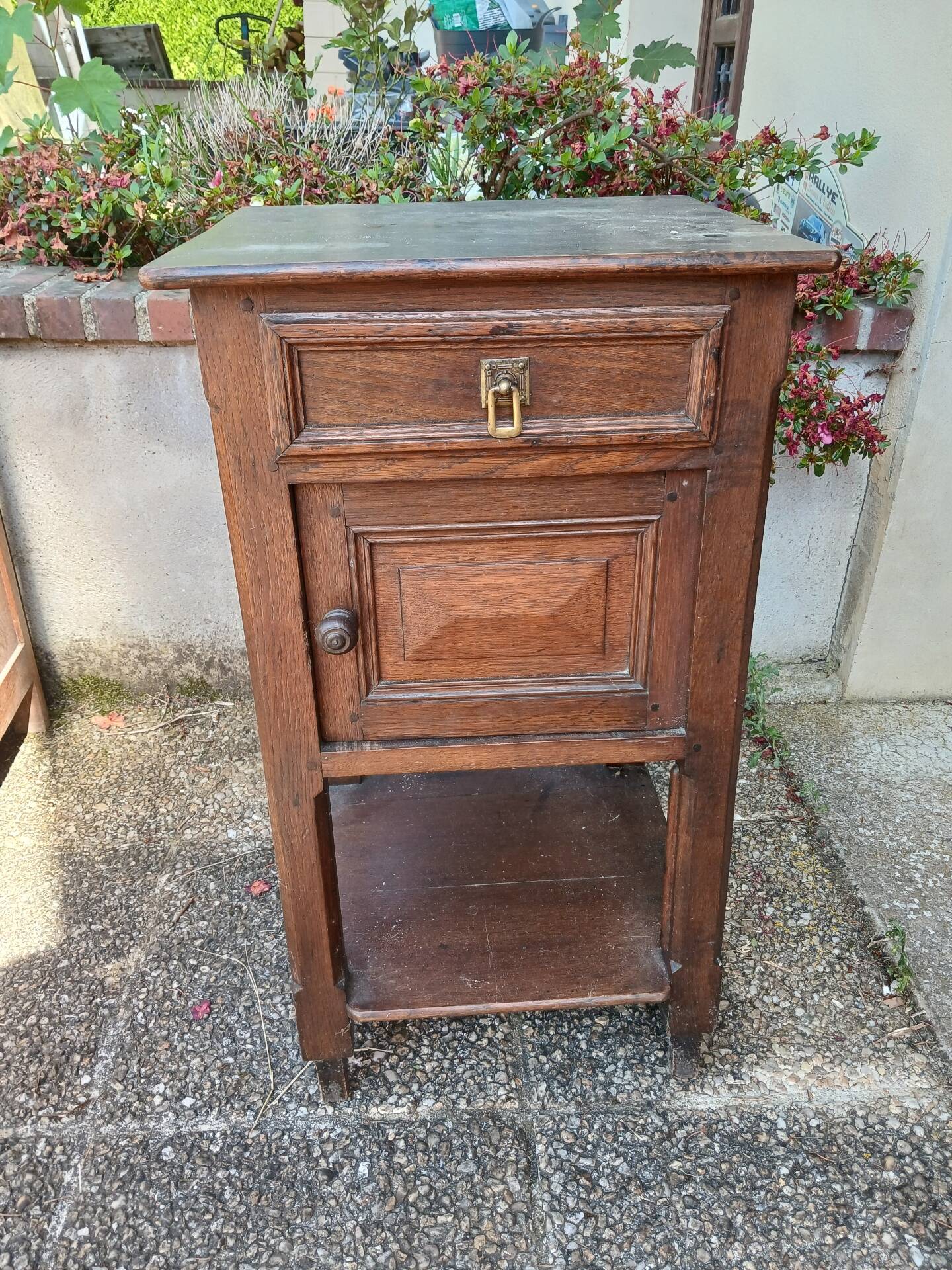 Bedside table
