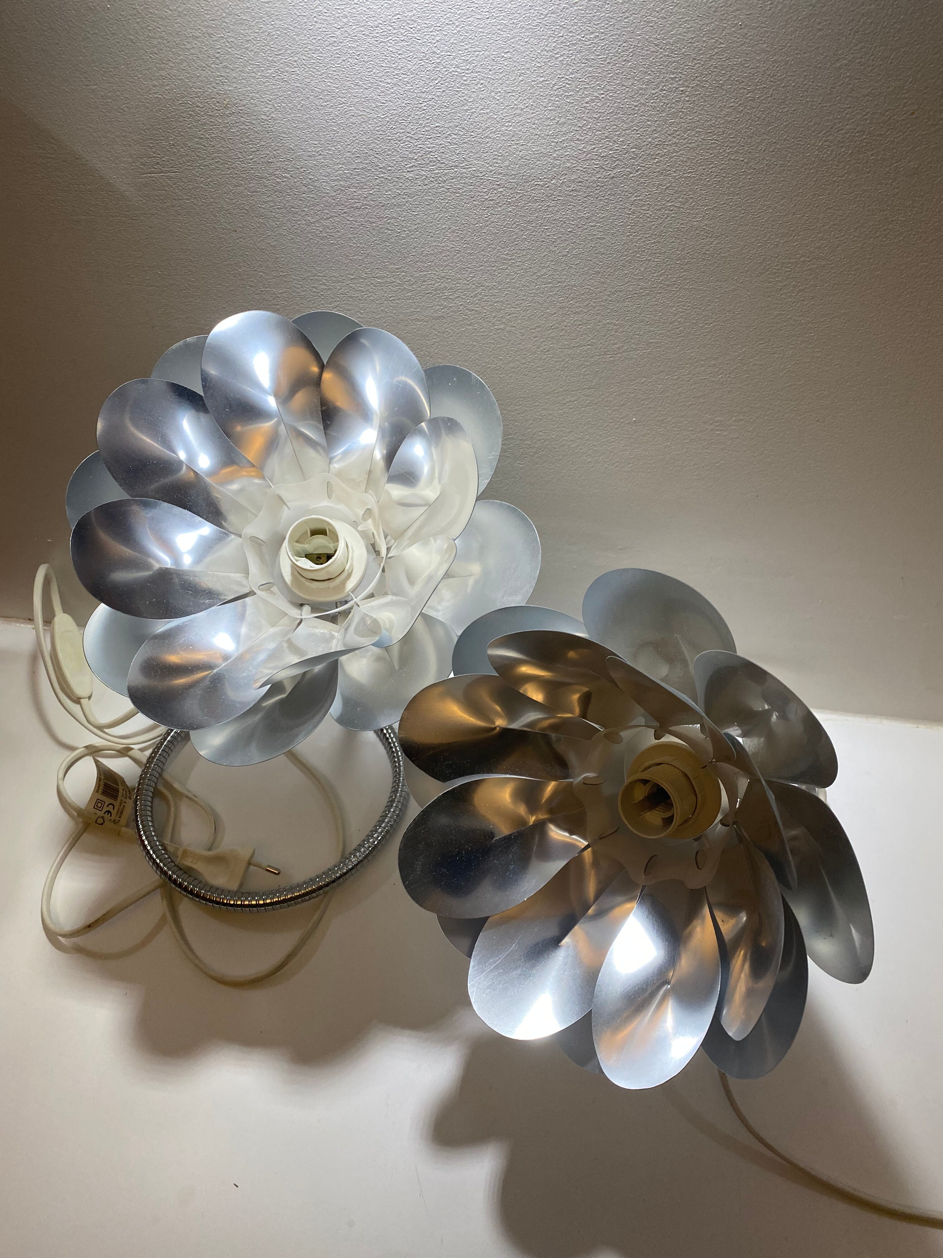 Pair of vintage flower bedside lamps