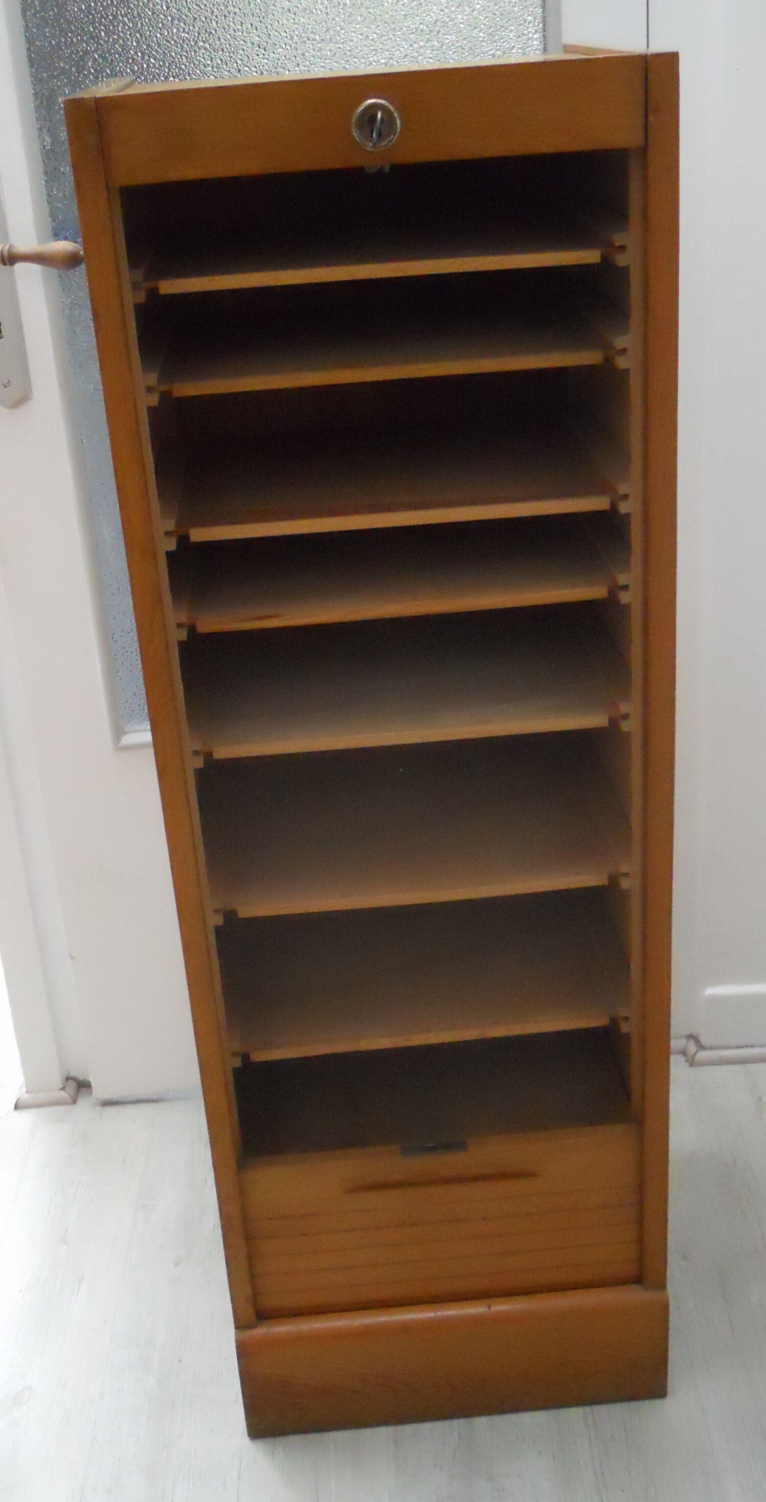 Furniture a curtain years 40