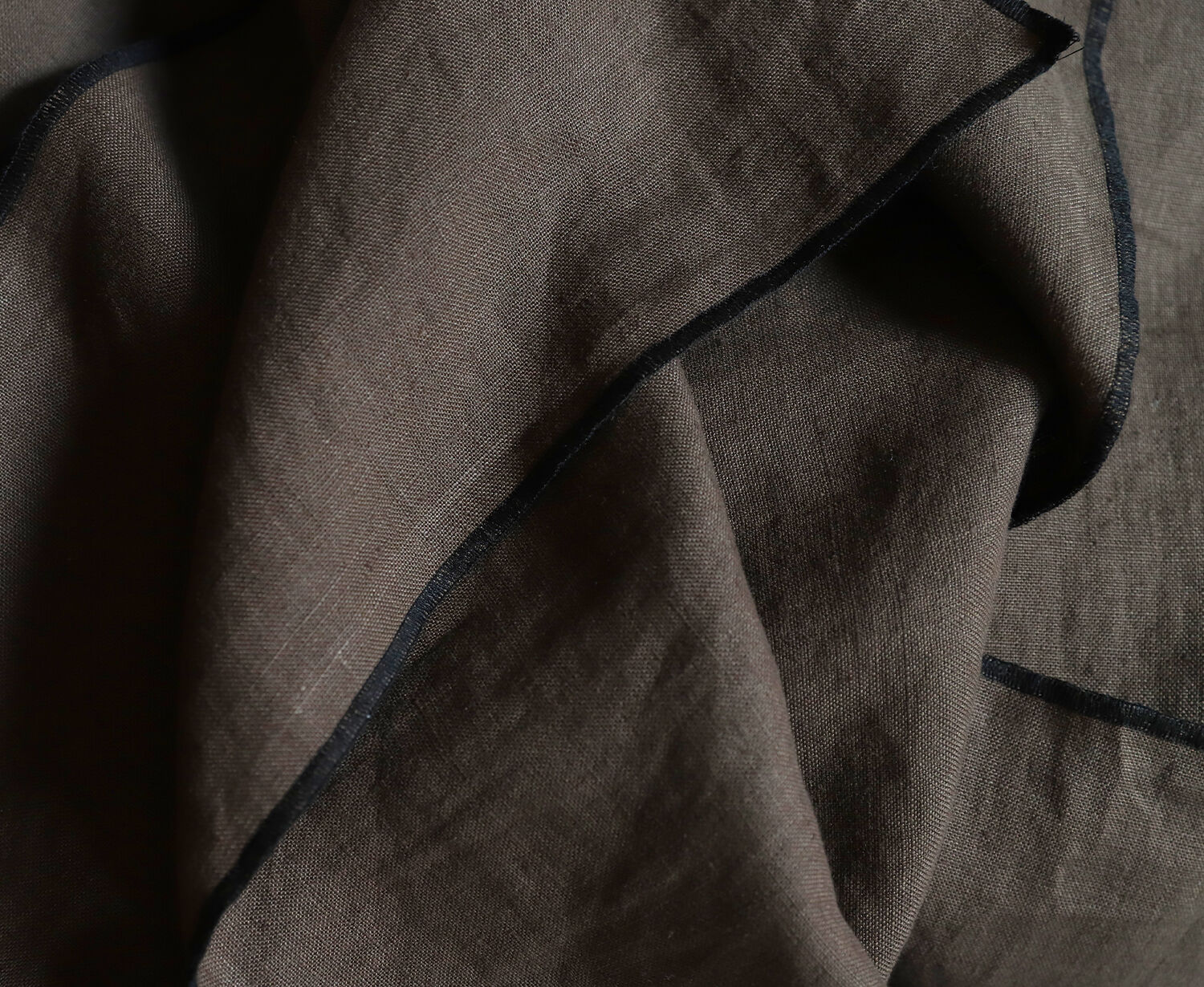 Nappe marron en lin upcyclé