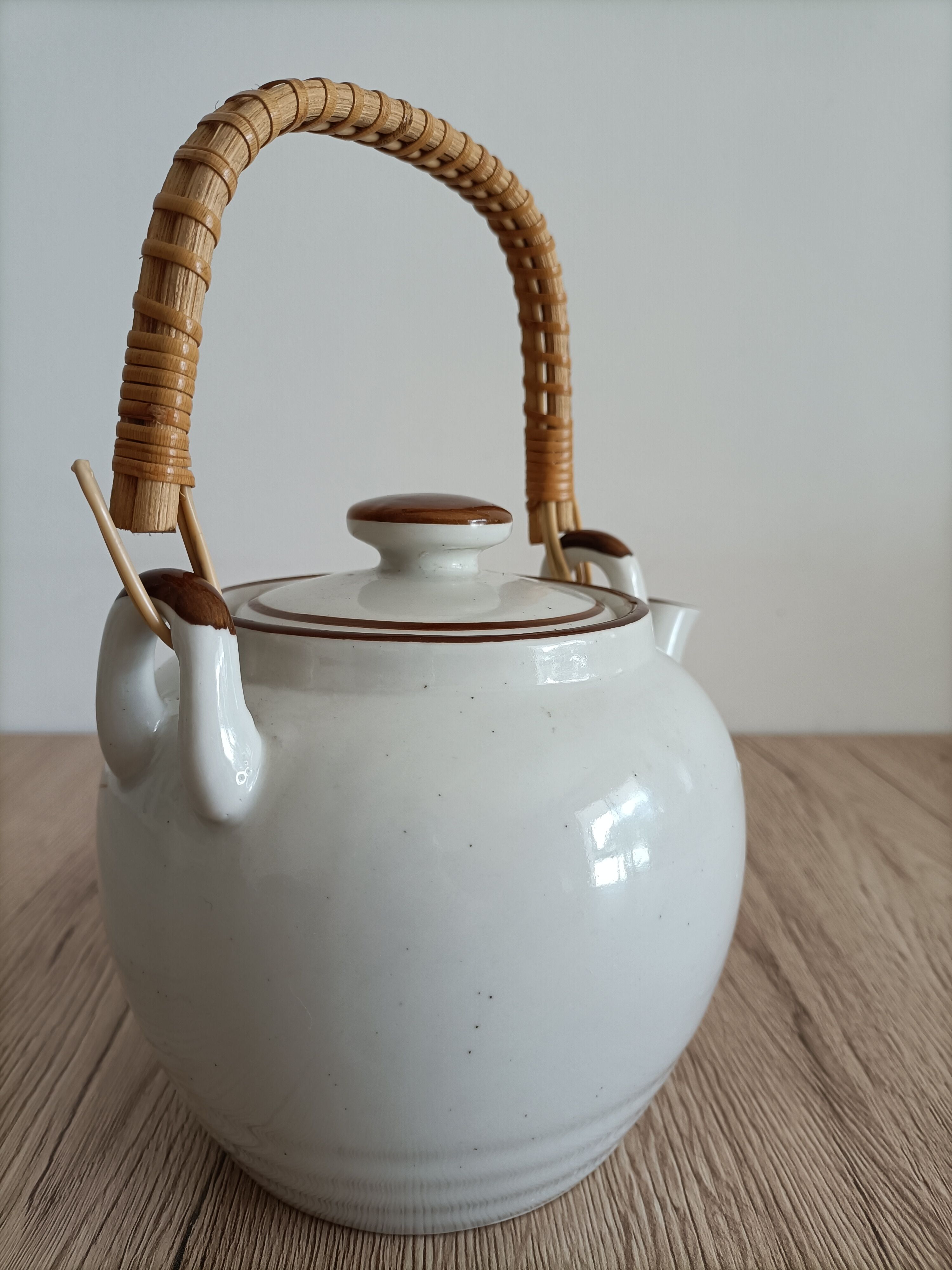 Théière de style asiatique anses en bambou