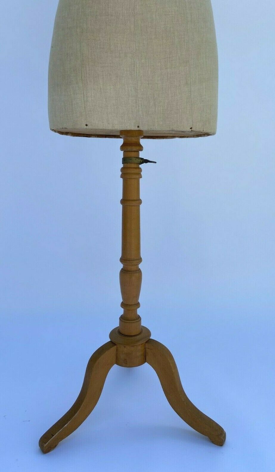 Mannequin of couture 1900 fabric structure wood