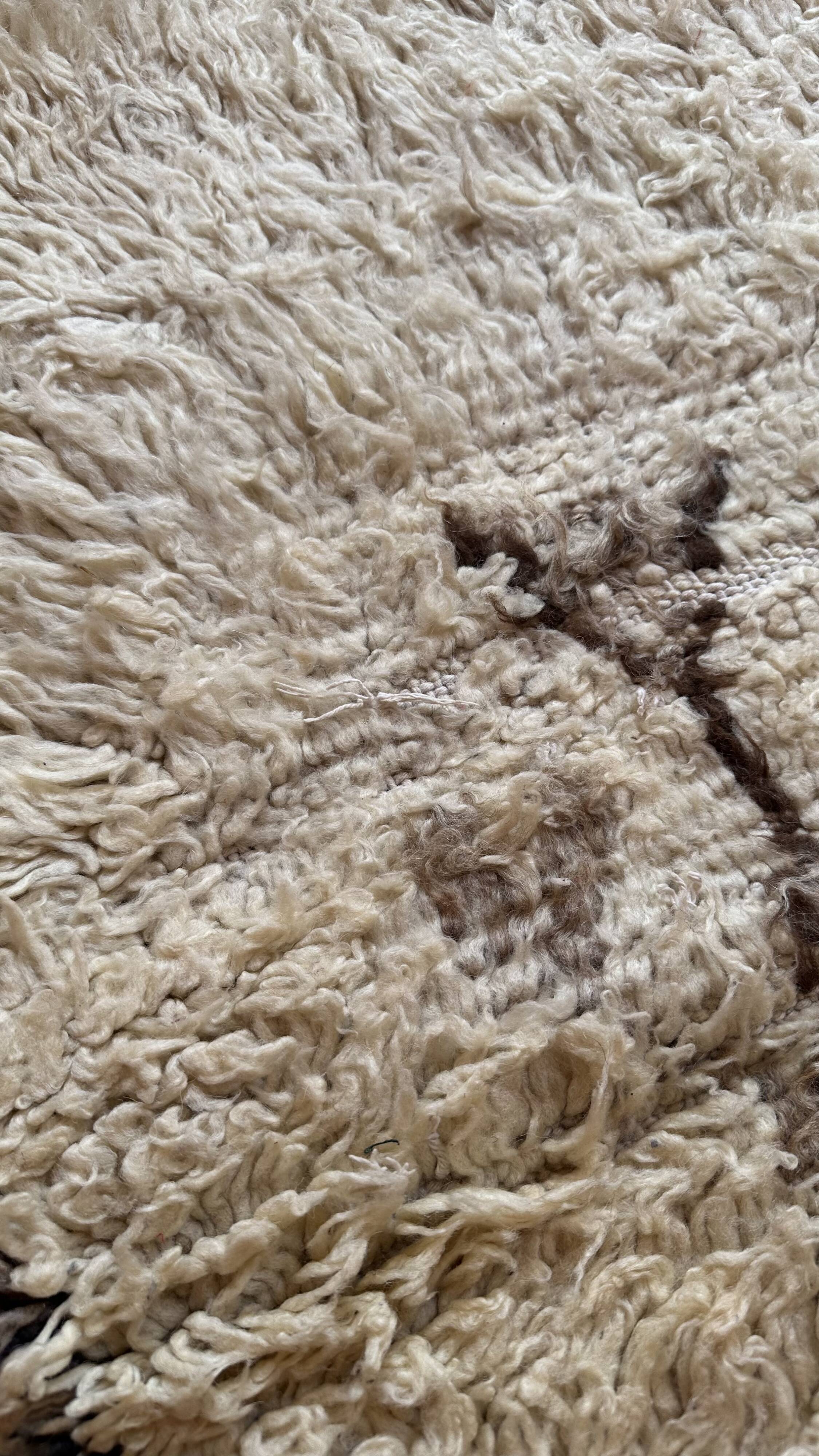 Azilal beige Berber rug - 191 x 79 cm