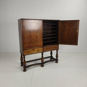 Cabinet de poste en chêne d'un presbytère belge, vers 1900-1920