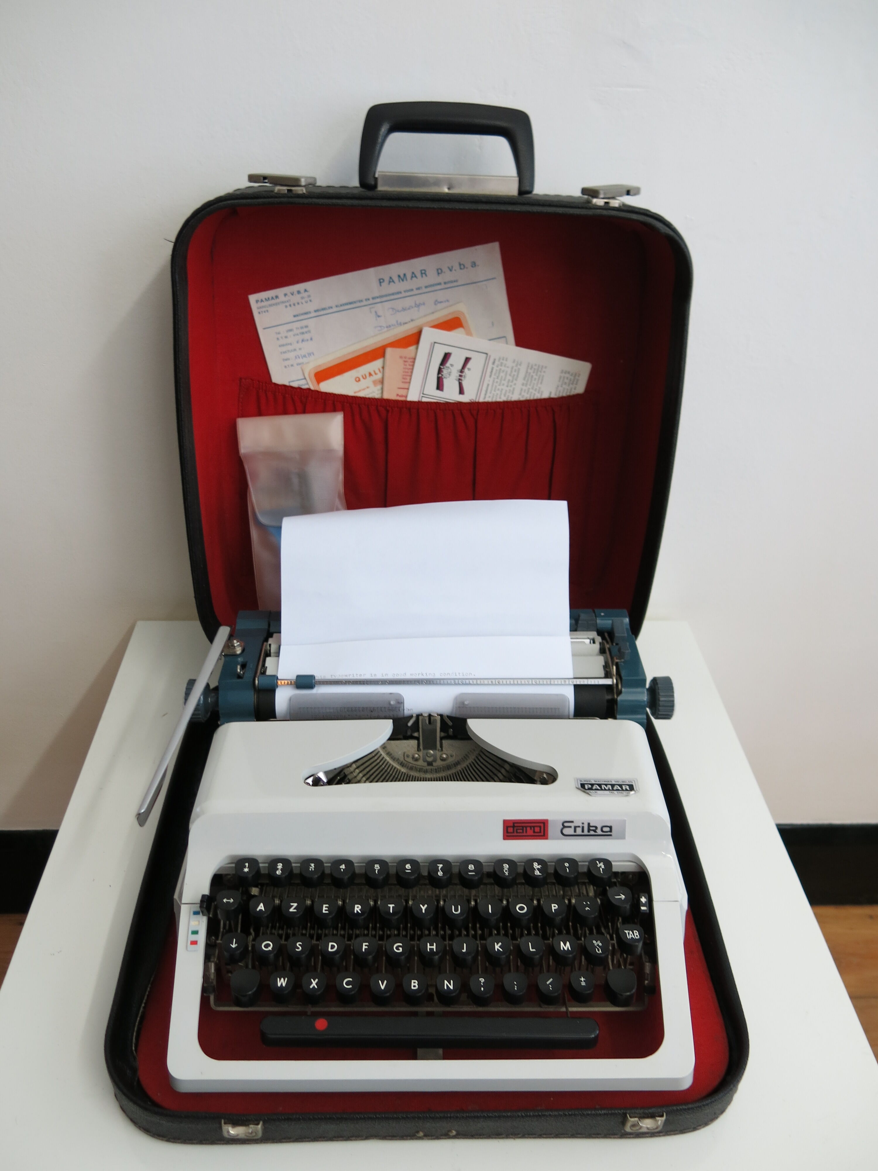 Typewriter Daro Erika Model 60