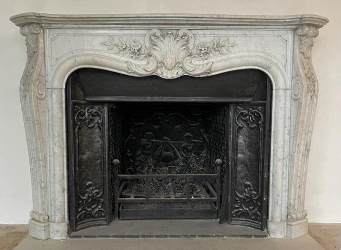 Louis XV style fireplace in Carrara marble and cast iron fireplace