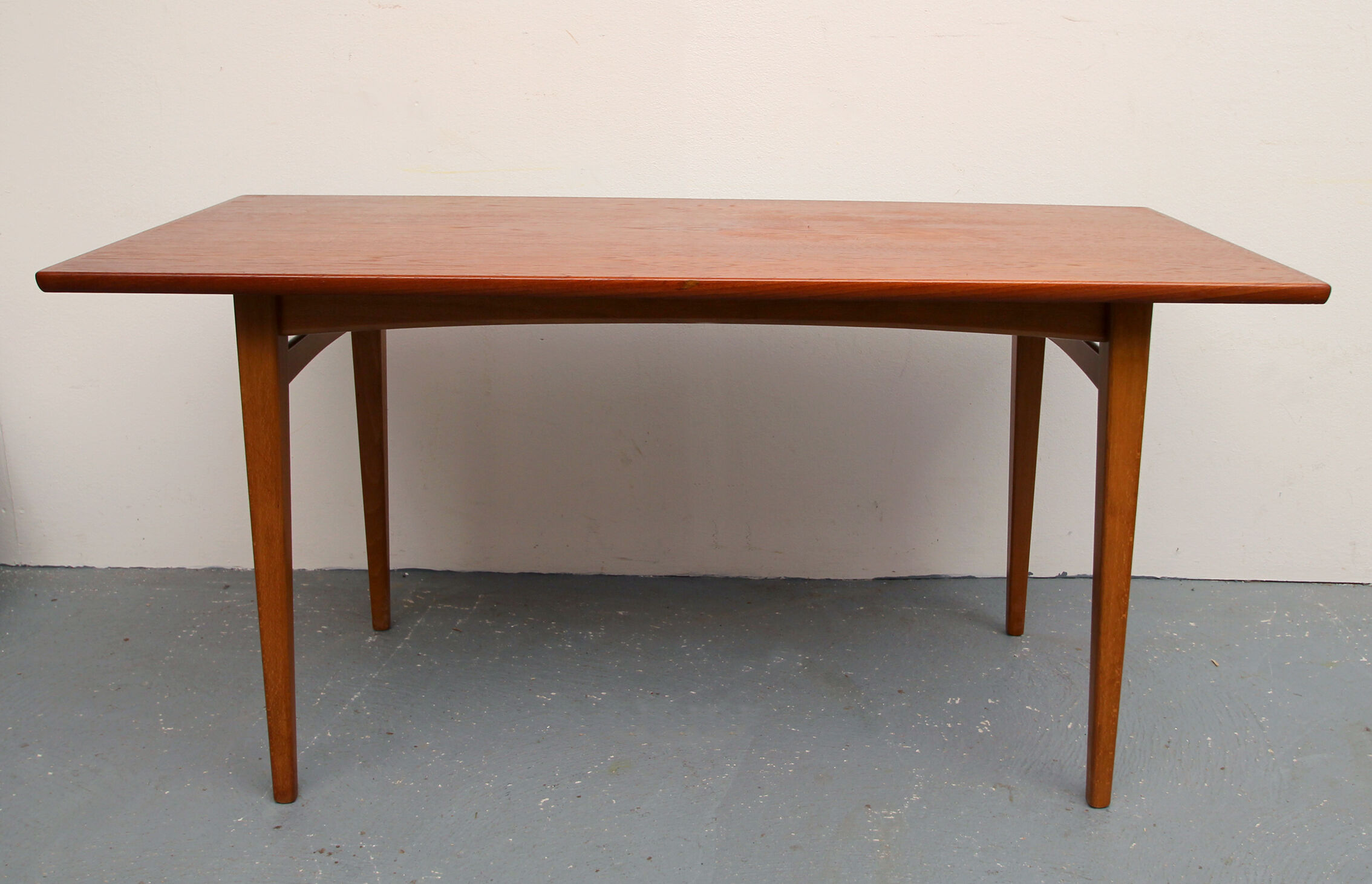 Table basse des années 1950 en teck