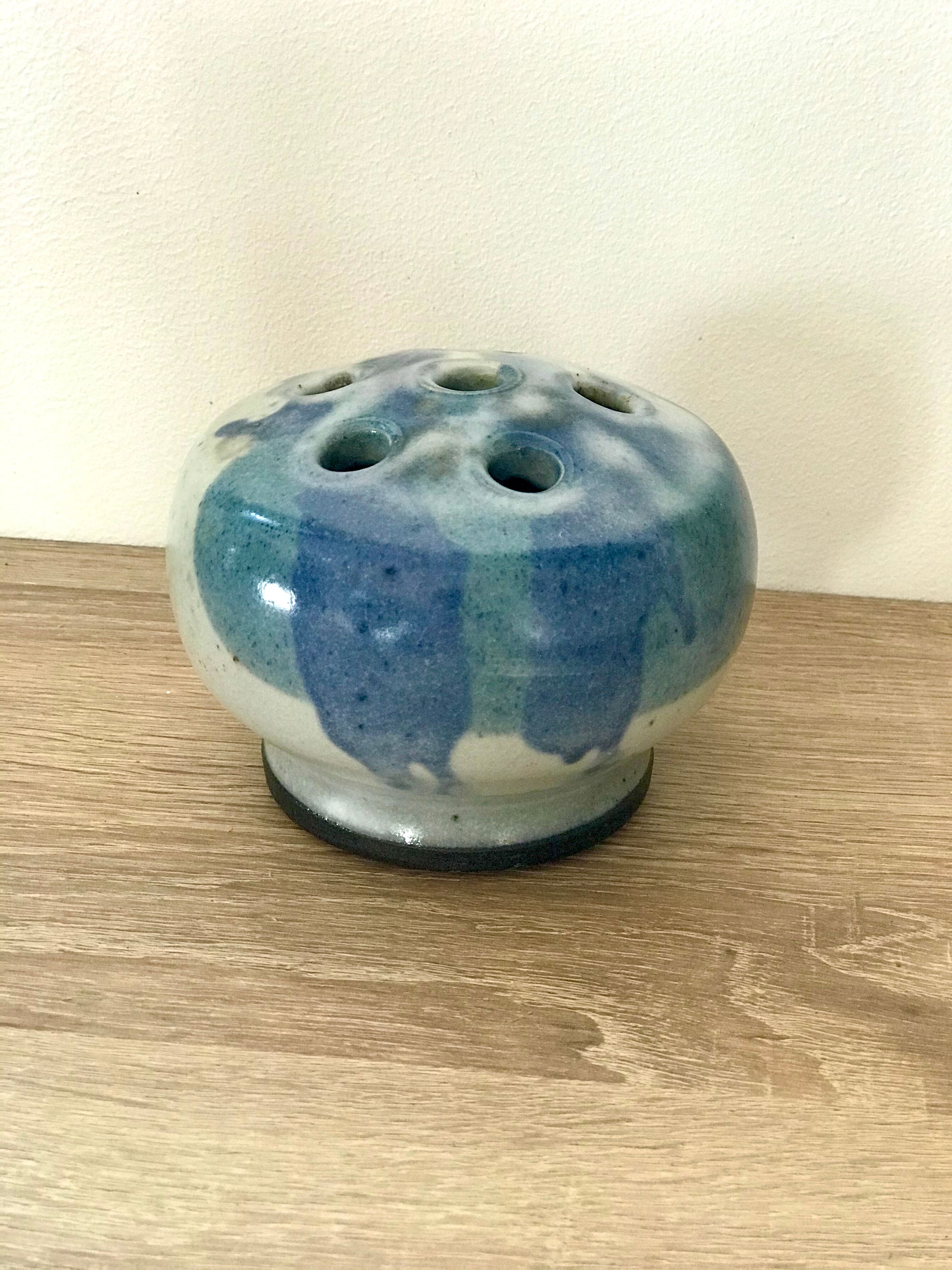 Sandstone flowers stand