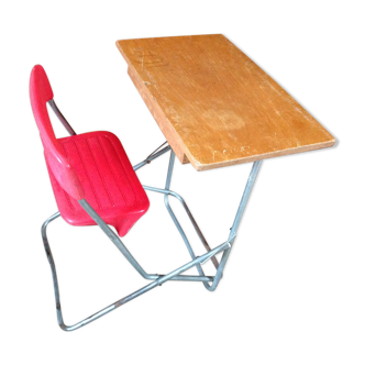 Folding child desk