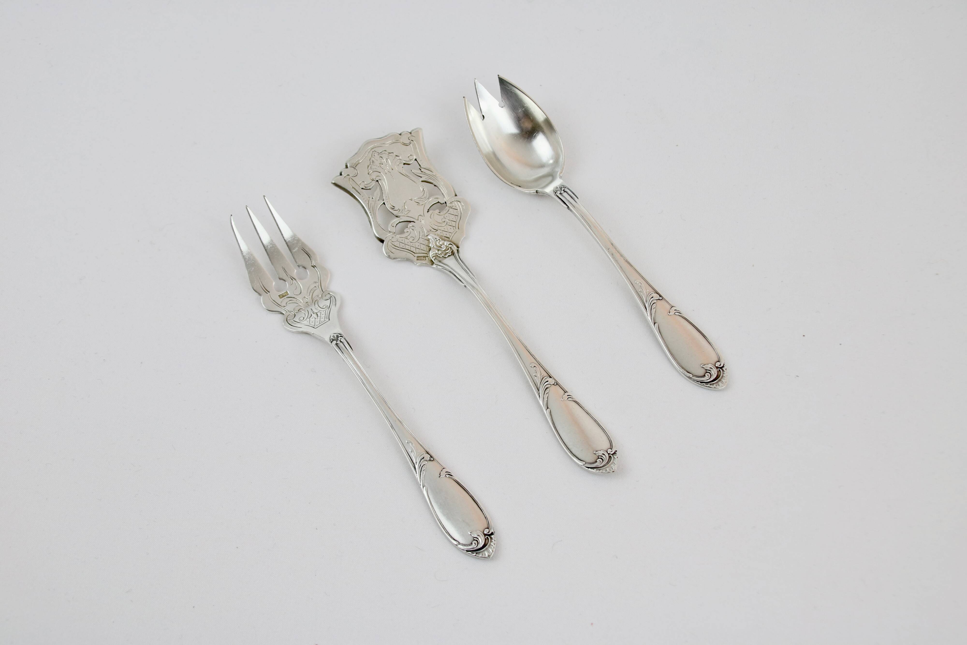 Chiseled Hors D'oeuvre Service In Swiss Silver Metal