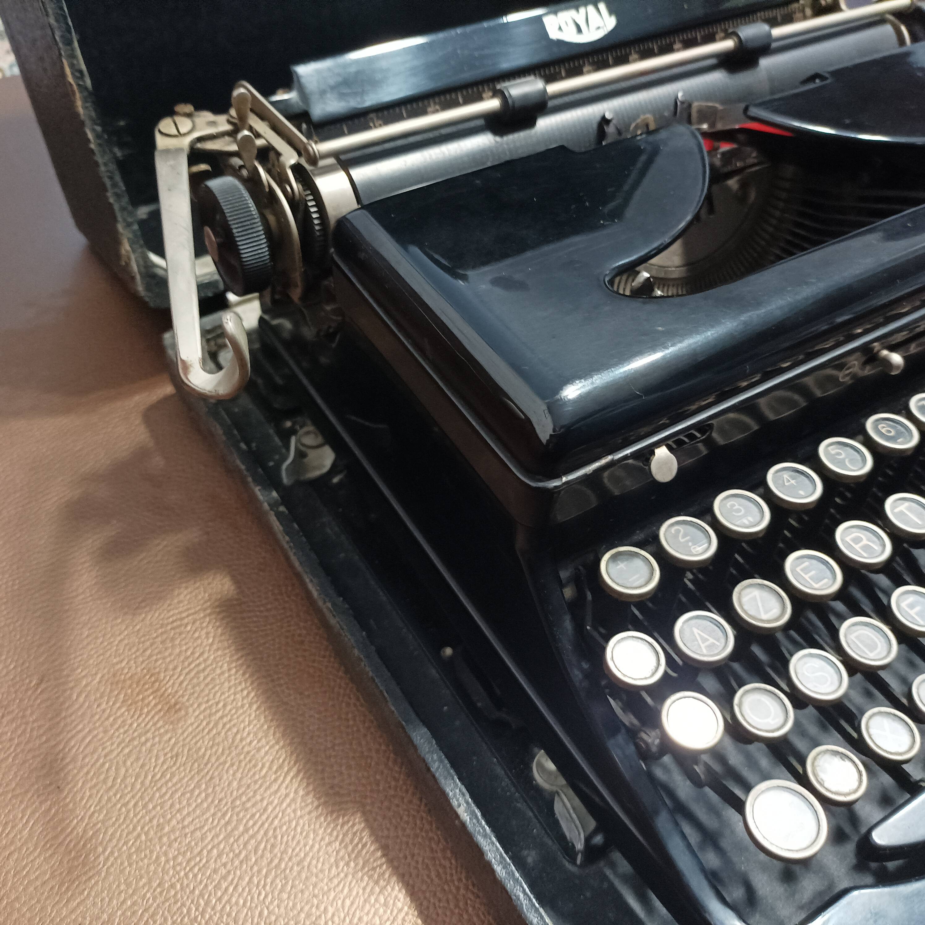 Antique royal typewriter made in usa