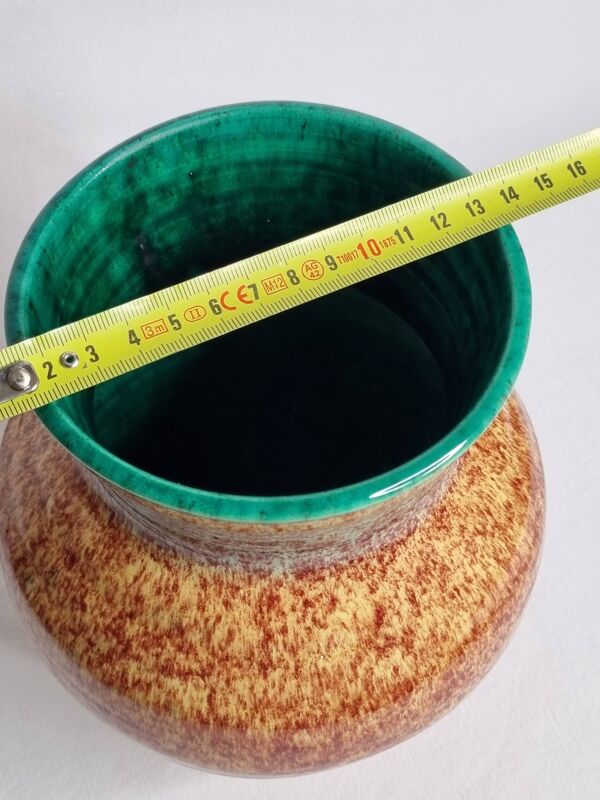 Vase en grès émaillé vert et brun moucheté – signé Accolay – 22 cm