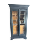 Armoire peinte en noir à deux portes vitrées avec buffet intérieur