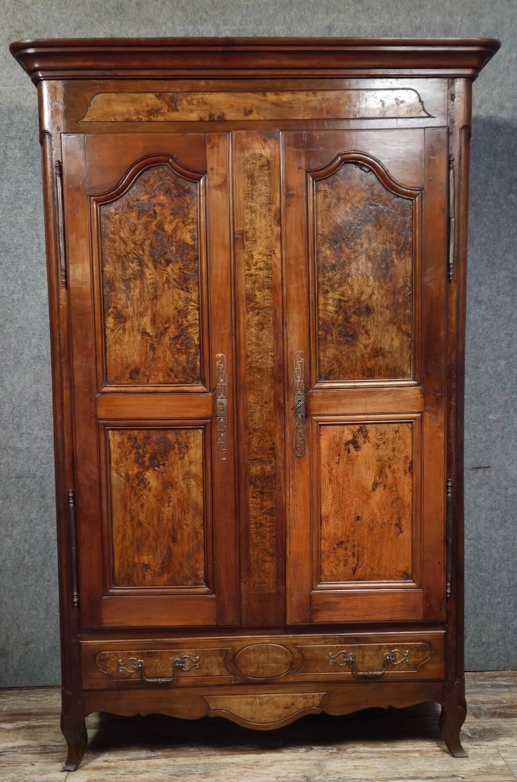 Large antique walnut wardrobe – Louis XV period – 2 doors – 18th century