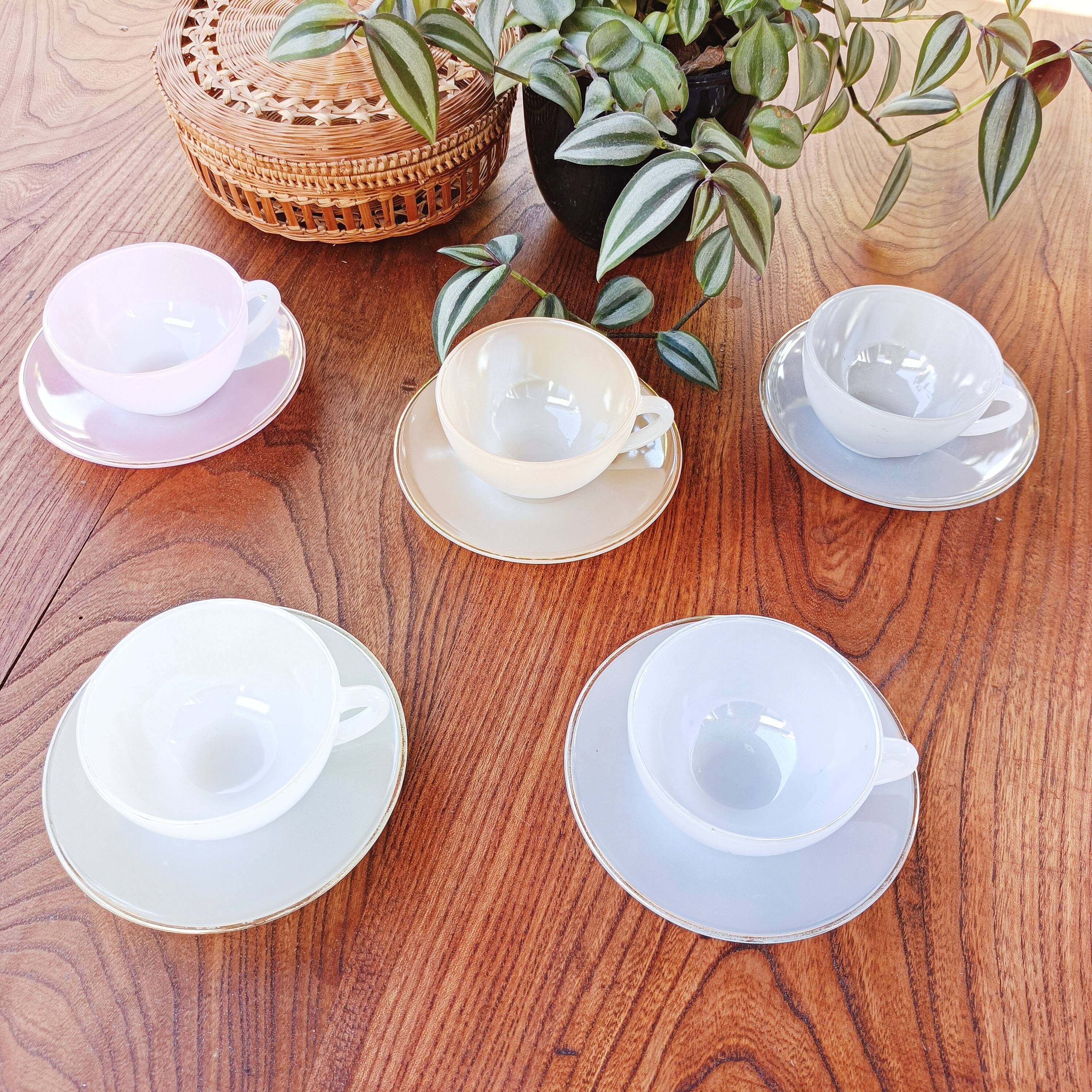 5 harlequin arcopal cups in opaline