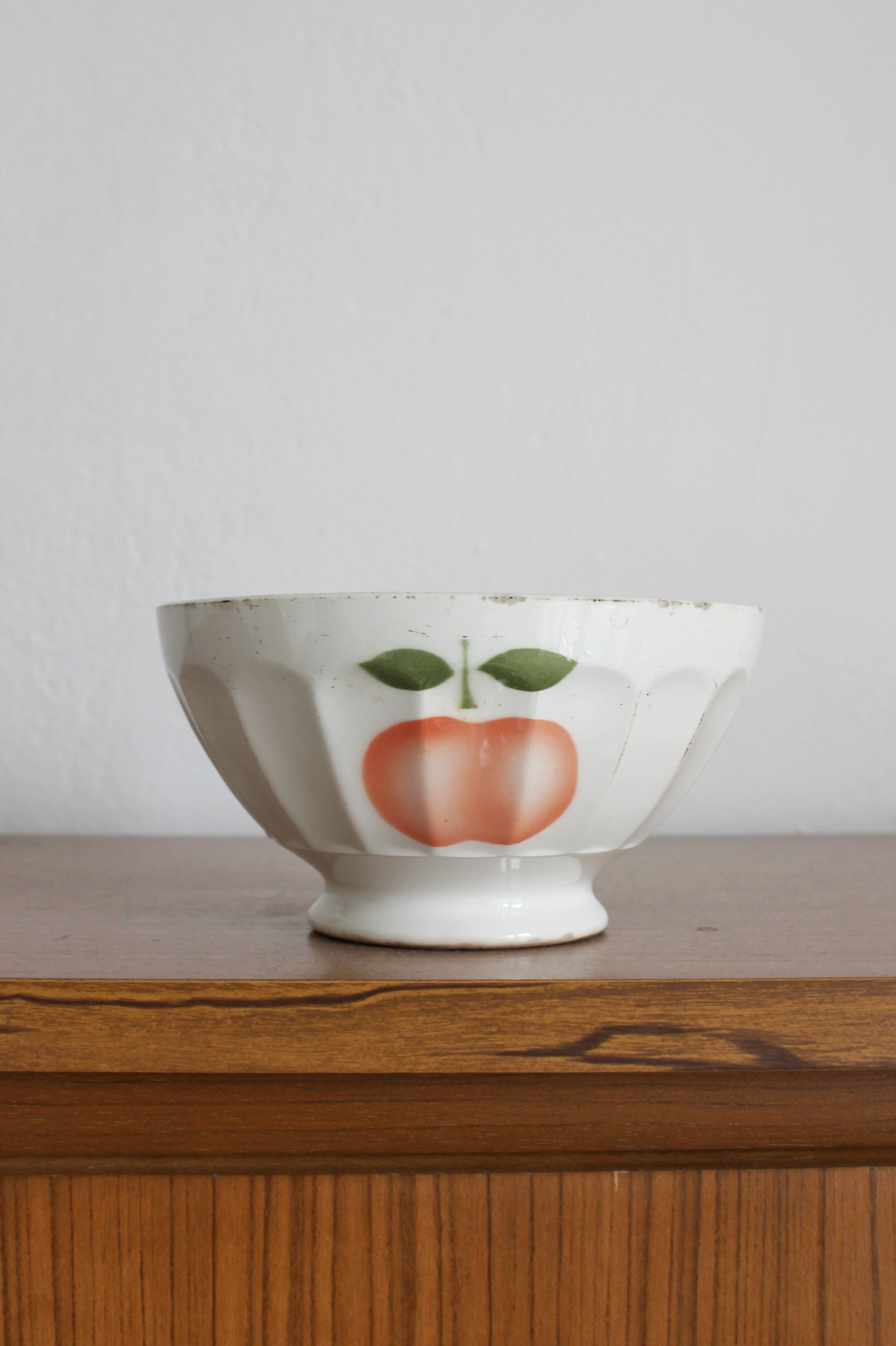 Bol ancien en faïence décor pomme