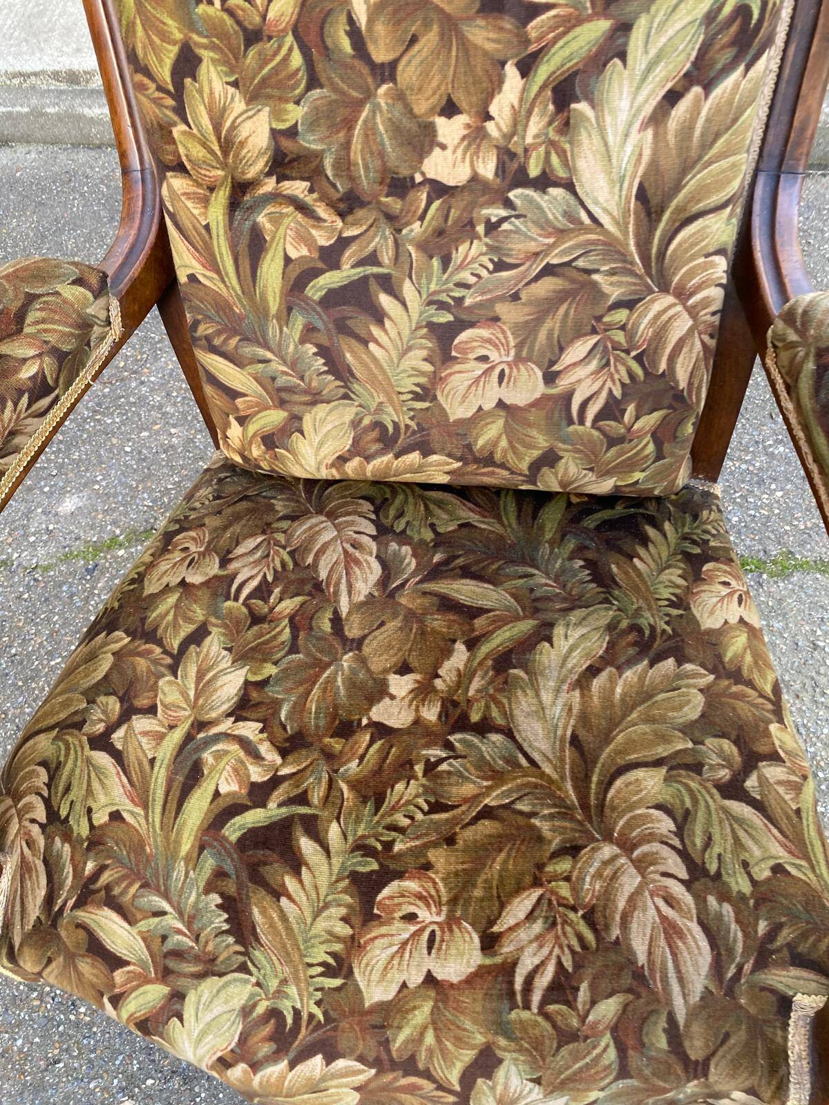 Louis XV Voltaire armchair in solid wood and floral velvet fabric from the years.