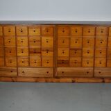 Grande apothicairerie / meuble d'école industrielle néerlandaise en hêtre, milieu du 20e siècle