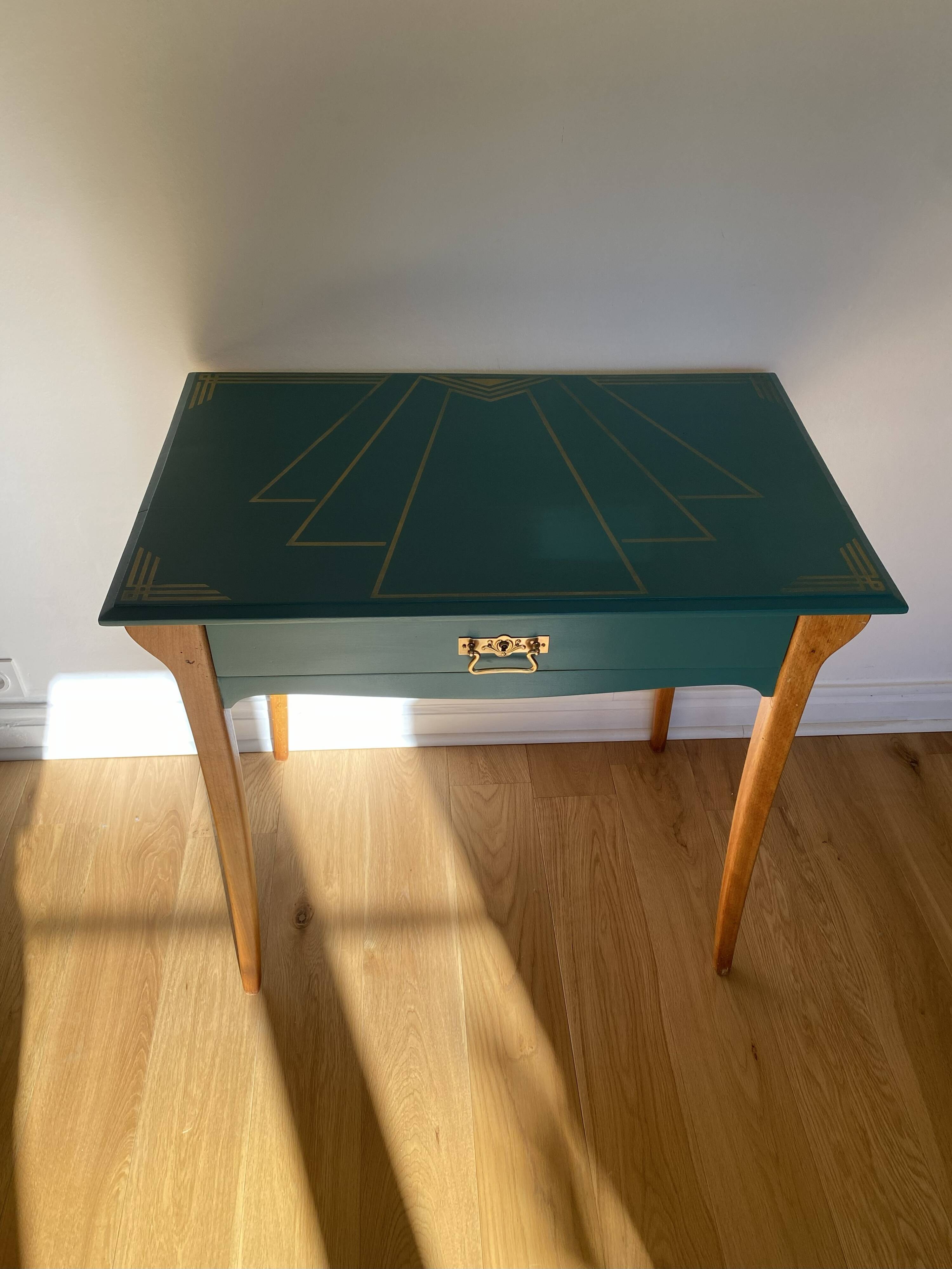 A 1950s desk reimagined in Art Deco style