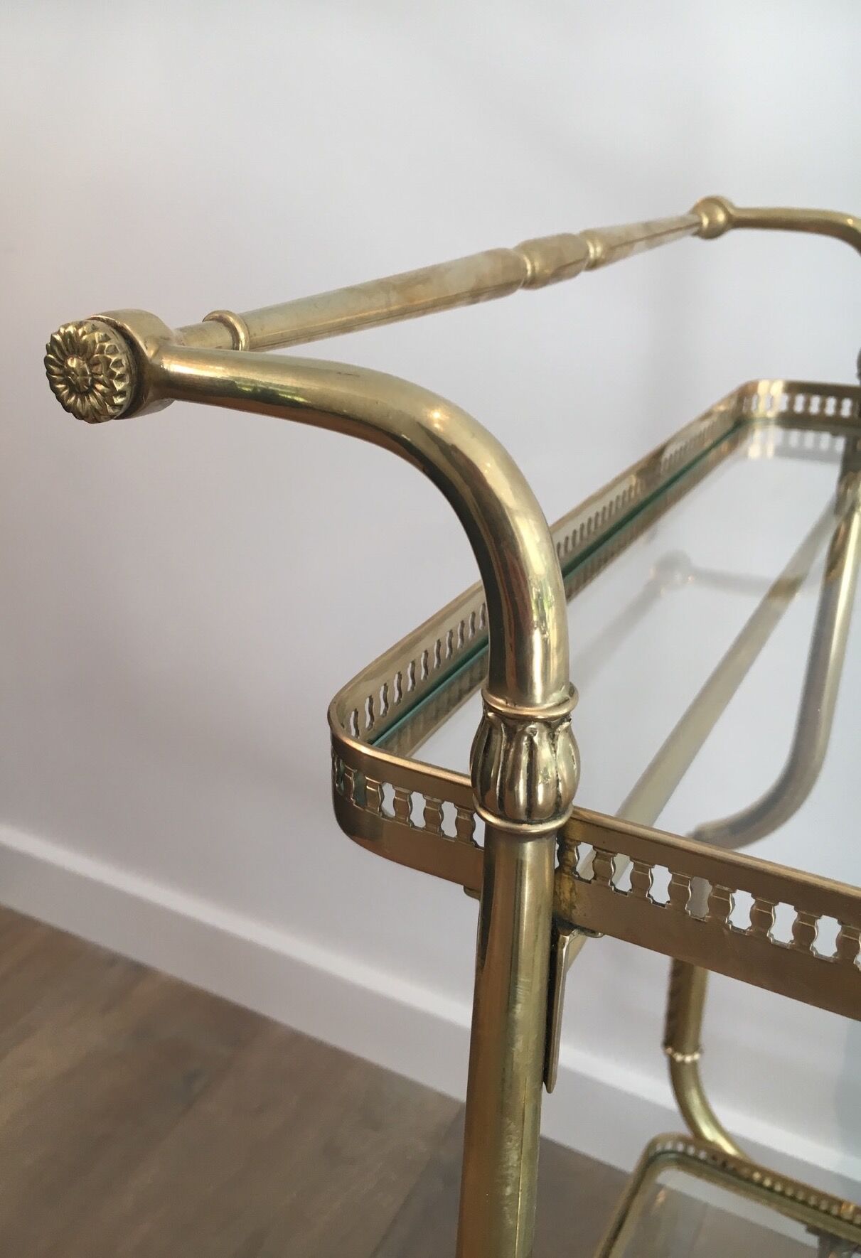 Neo-classical table in gilded metal and glass