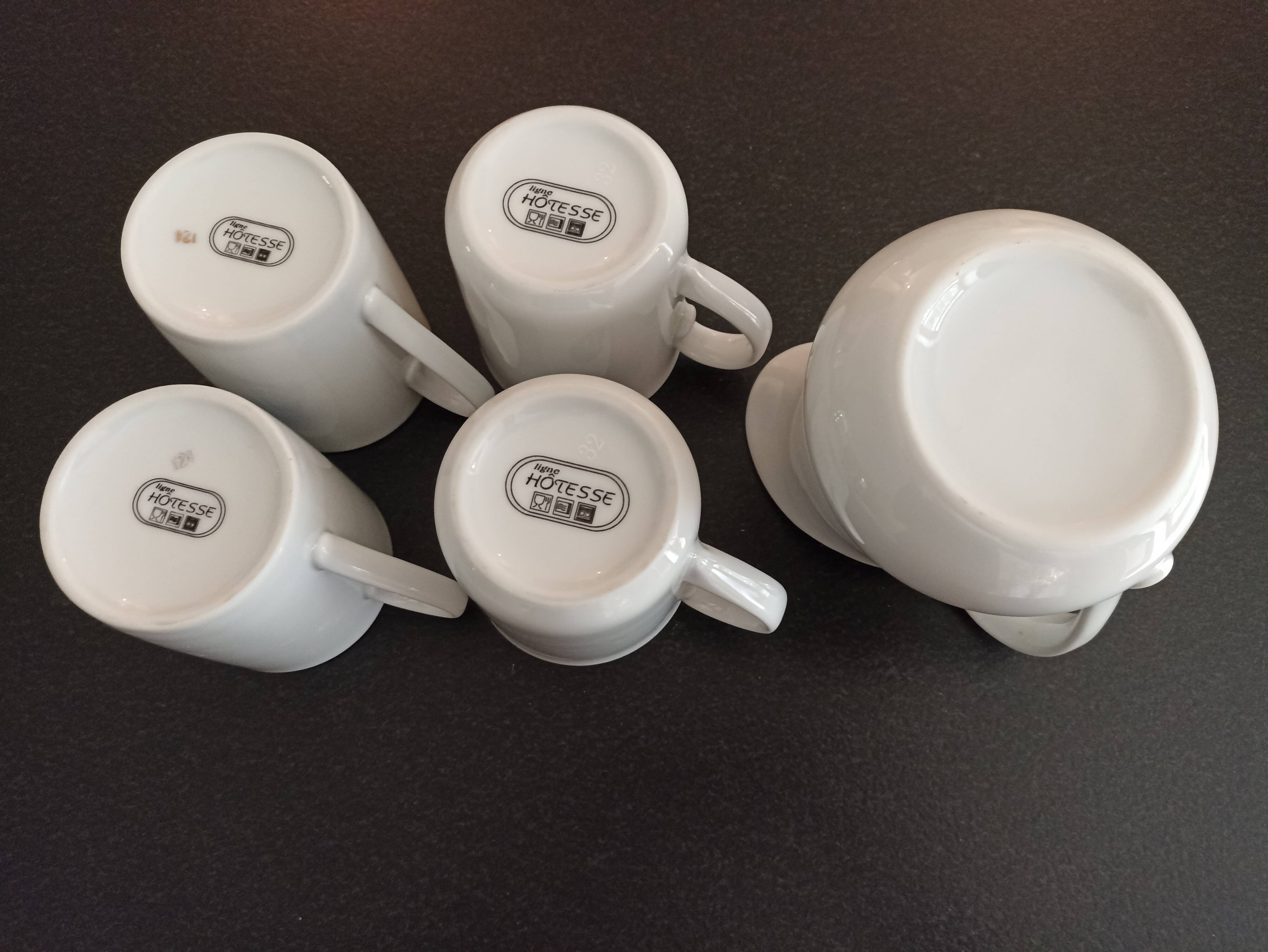 Lot 4 mugs & milk jug