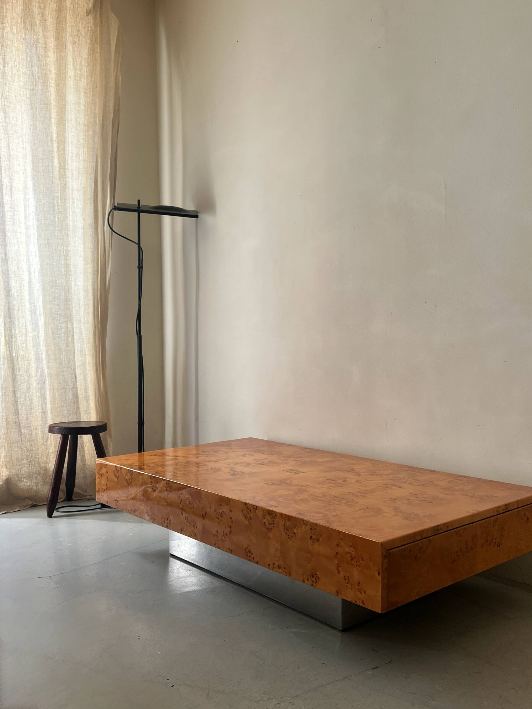 Coffee table with elm burl, integrated drawers, Mahey for Roche Bobois 1970.