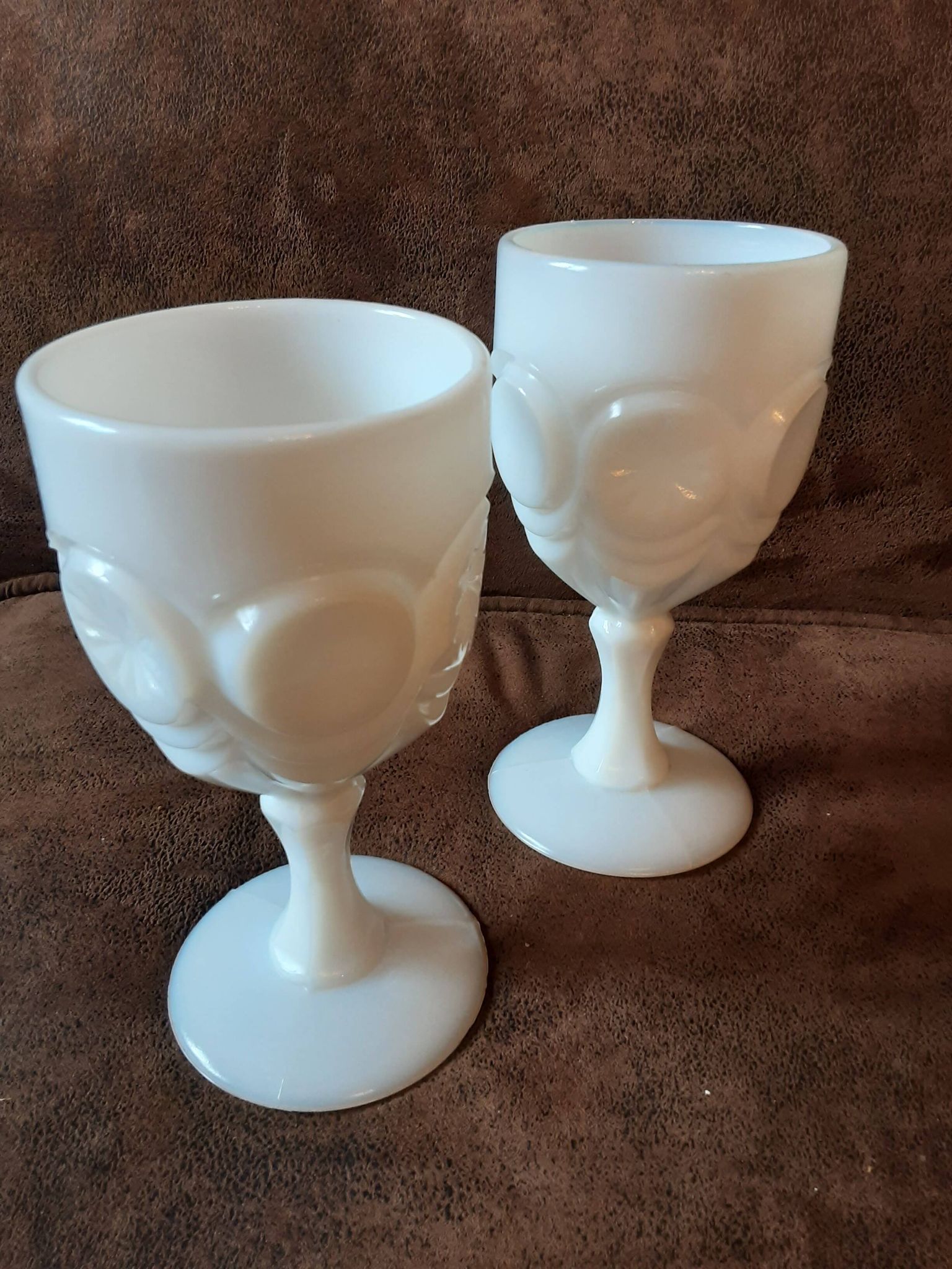 Set of 2 opal stemmed glasses