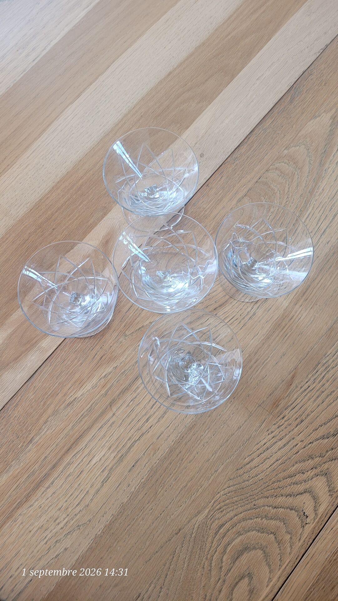 5 coupes à champagne en verre taillé