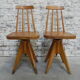 2 chaises en bois studio